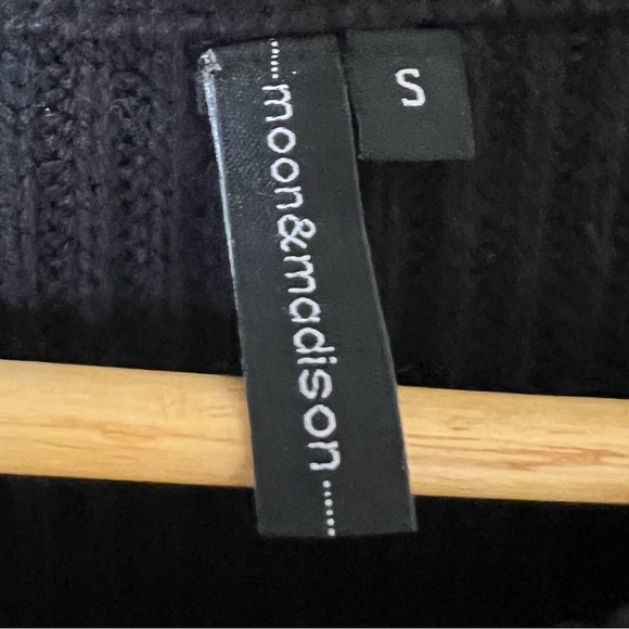 Color Block Pullover Sweater - Picture 2 of 4